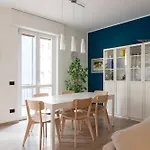 Youhosty - Savona 94 Blu Milan